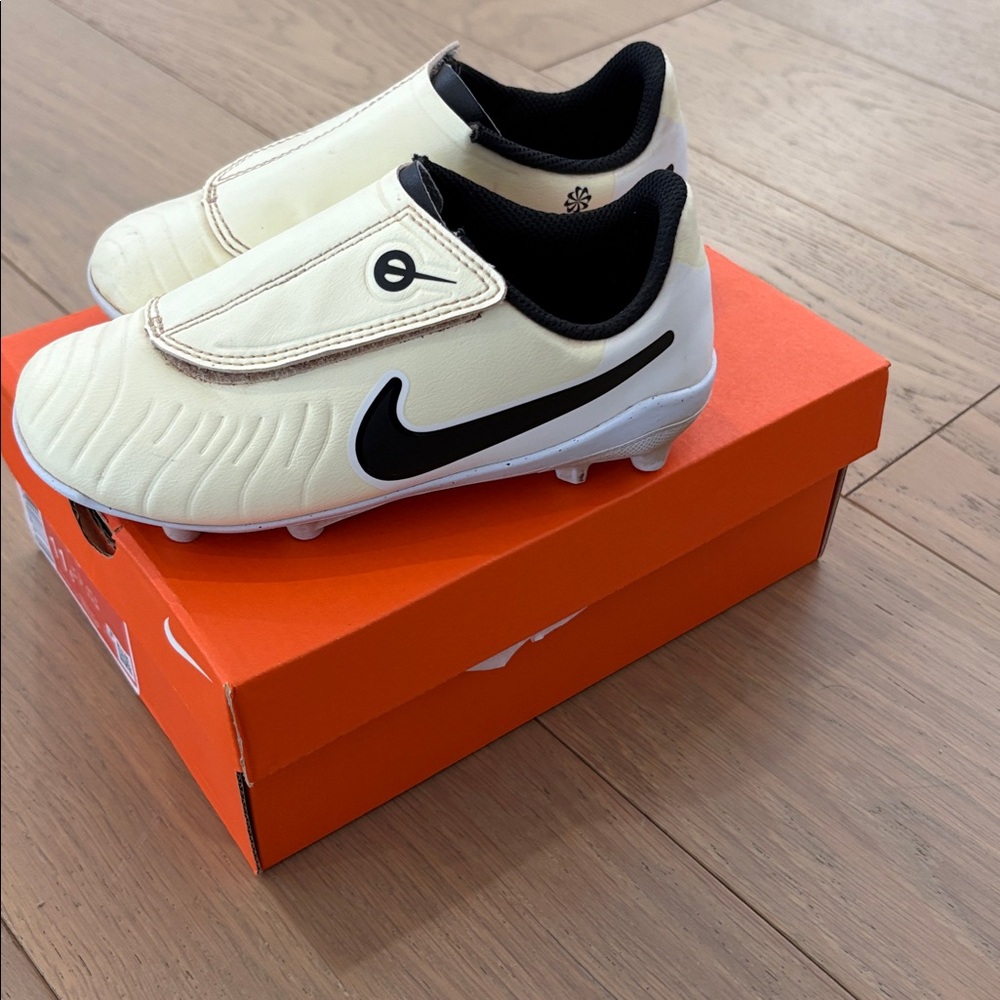 Nike Kids Ground Cleats Size 11c
